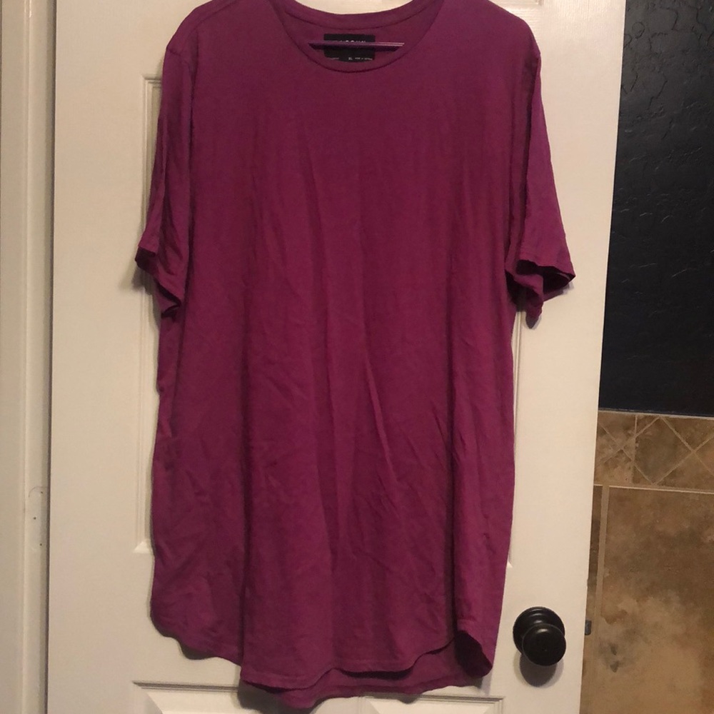 Longline scallop fit drop tail tall tee